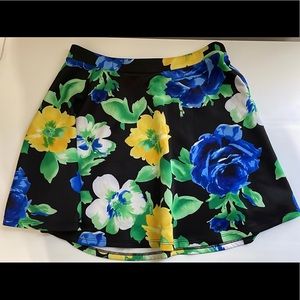 Cute Forever21 Floral Skirt Size Medium